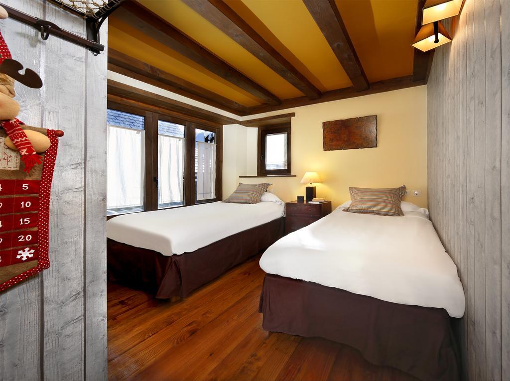 Apartamento Amets De Aran เบียญา ภายนอก รูปภาพ